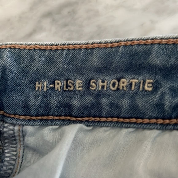 American Eagle Hi Rise Shortie shorts size 6. Features Peekaboo lace pockets! - Picture 7 of 7